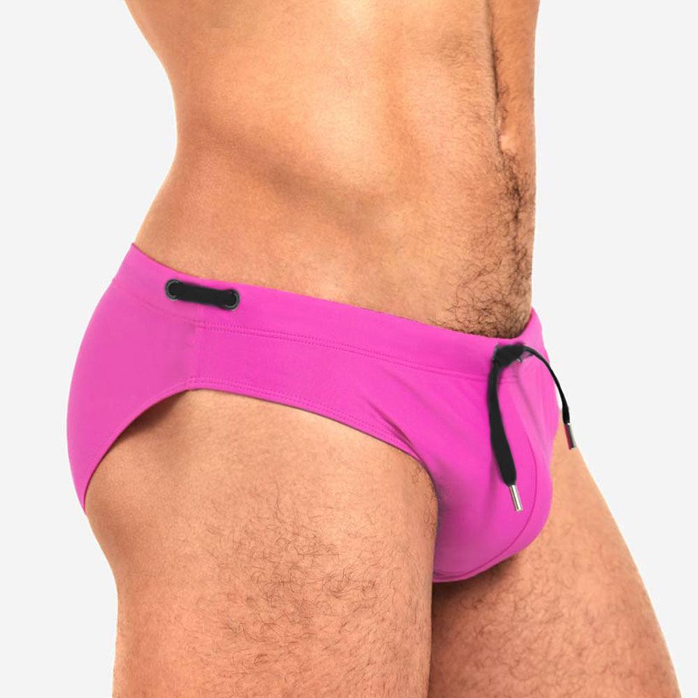 Мужские минималистичные плавки-слипы треугольной формы однотонной расцветки