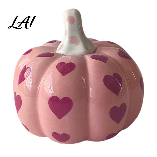 Seasonal Interior Decorations Pink Ceramic Pumpkin with Heart Pattern Artificial Figurine Decor Fall Tabletop Ornaments for Harvest Thanksgiving