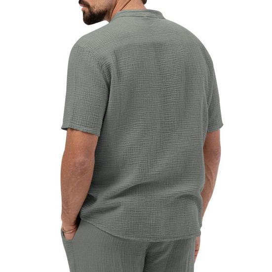 Комплект из 2 предметов: мужской летний наряд, воротник-стойка, пуговицы, вырез, короткий рукав, футболка, эластичный пояс, шнурок, карманы, длинные брюки