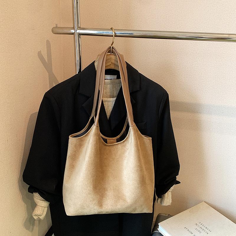 Замшевая сумка женская большой вместимости 2025 новая осень и зима универсальная простая ретро сумка через плечо сумка-тоут для поездок на работу