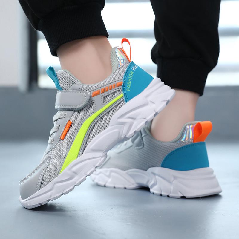 Кроссовки детские из дышащей сетки весна/осень 2024 г.: Спортивная обувь для девочек и мальчиков с полым дизайном для детей среднего и большого роста.