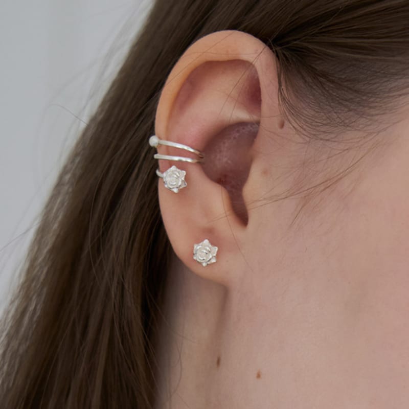 STILL INSTANT Rose with Dew - Earcuff 01