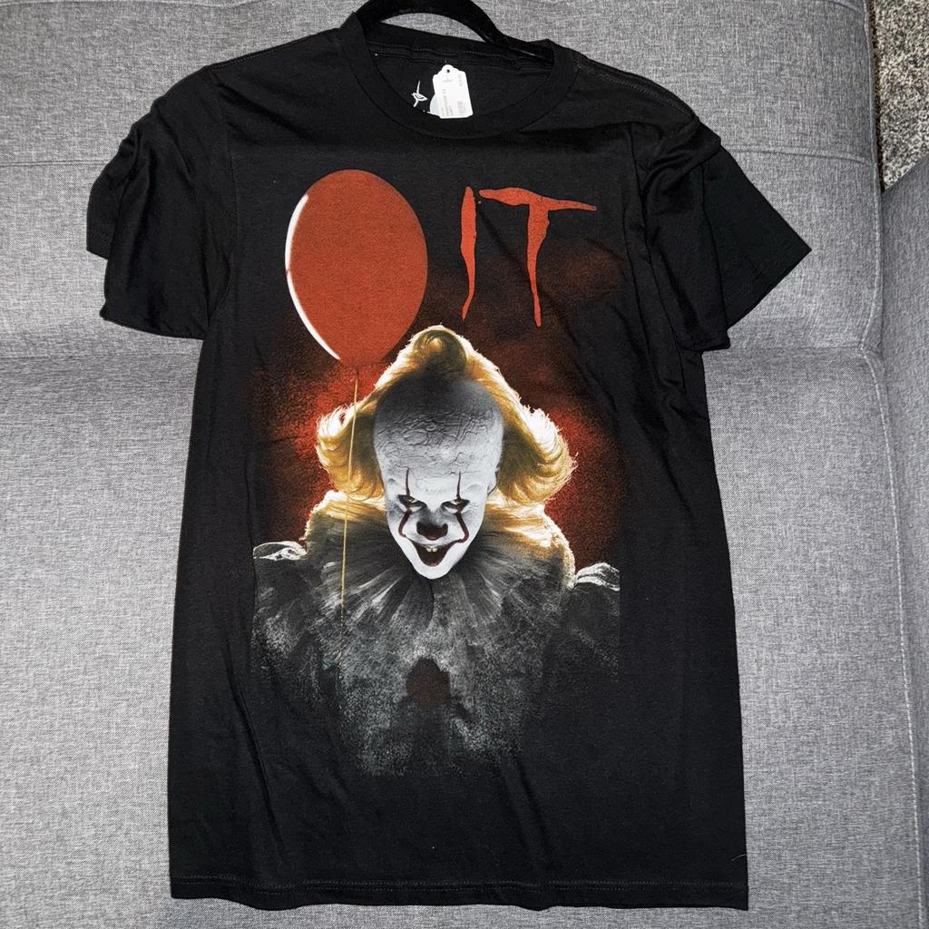 NWT IT Pennywise 2017 T-Shirt Horror Halloween Size Small Black