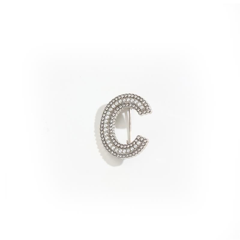 Crystal Rhinestone Pearl A-Z 26 Letters Brooch Women English Alphabet Brooch Pin Corsage Collar Jewelry Clothes Bag Decor Gifts