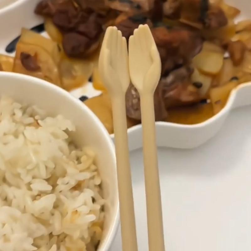 Милые палочки для еды с кошачьими лапками, забавные палочки для еды с ладонями, помощник для обучения еде для малышей, тренировочные палочки, домашняя кухонная посуда, палочки для суши с лапками