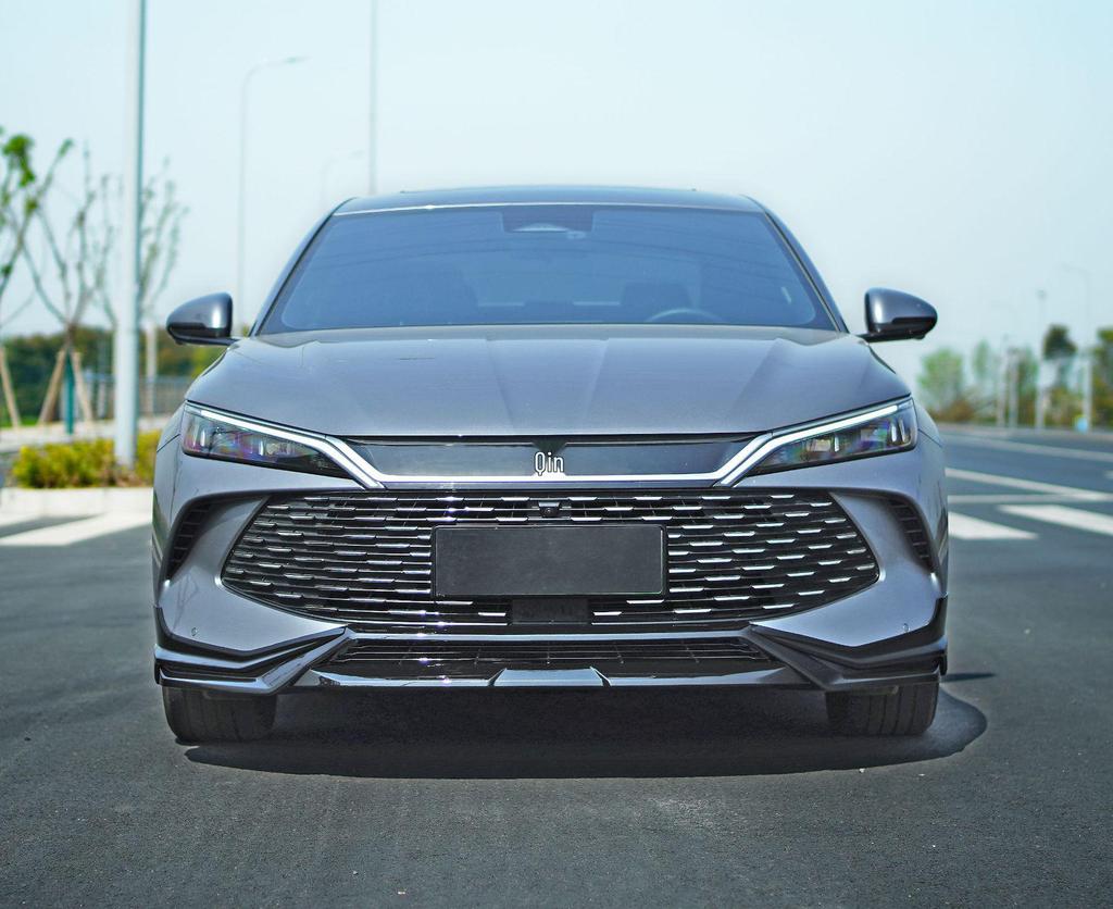 Обвес для BYD Qin L DMi 24: Боковые юбки, Передний бампер, Задний бампер, Задний и крышевой спойлеры.