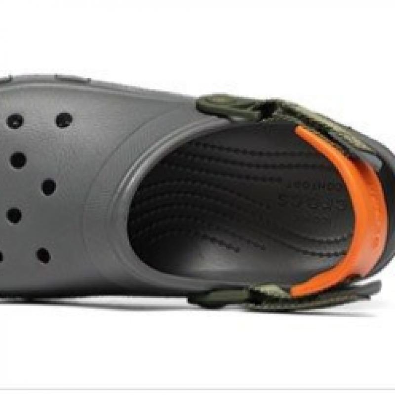 Выберите 1 из 5 классических вездеходных сабо Crocs