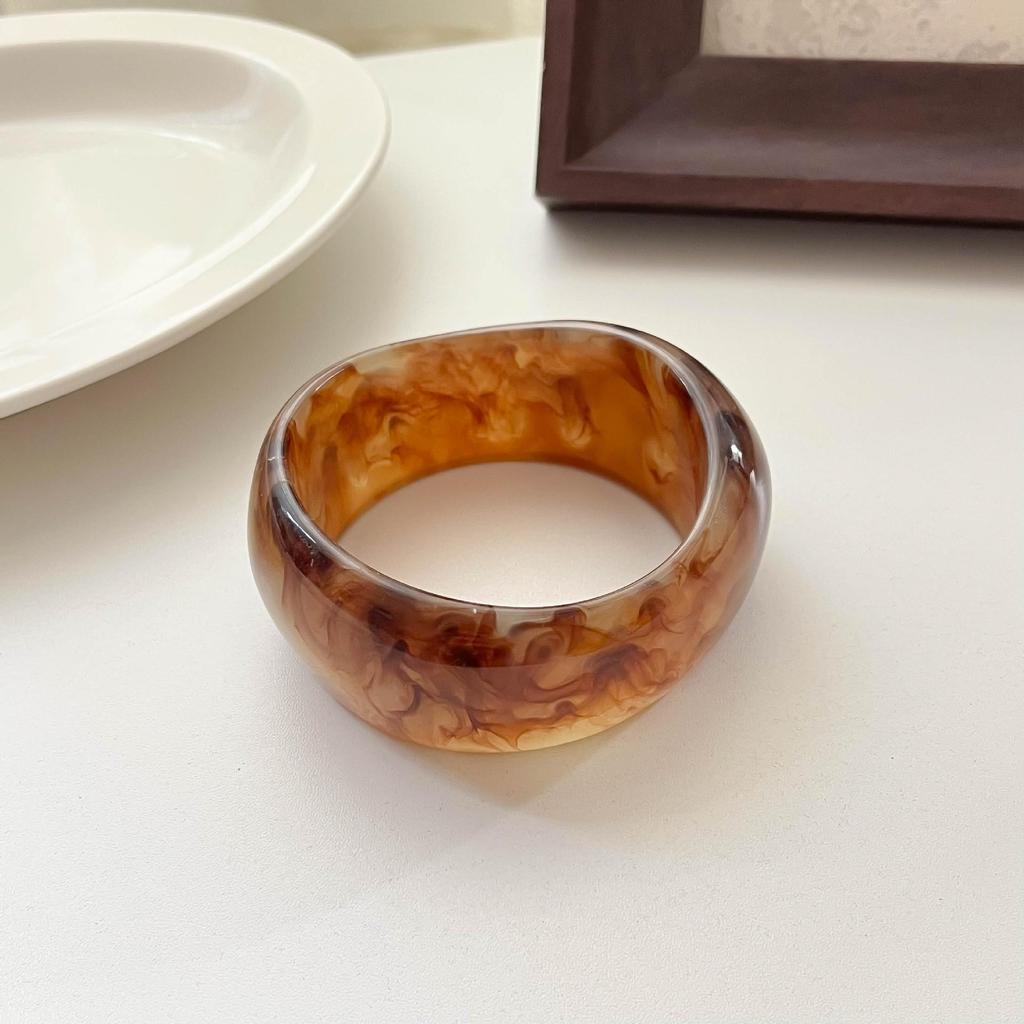 Exaggerated Irregular Geometric Resin Bracelet for Women - Fashionable Wide Bangle