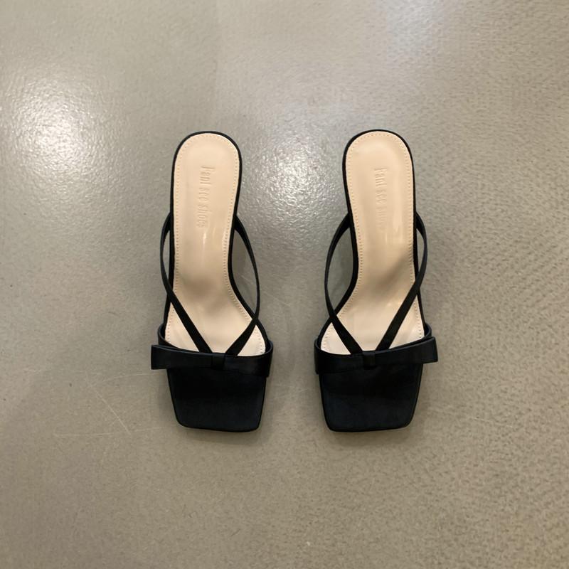 Весна и осень 2025 года новая французская квадратная голова высокие каблуки женские римские сандалии носить носок шлепанцы обувь универсальная