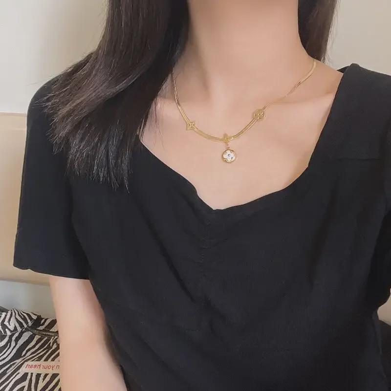 Ожерелье с четырьмя листами клевера: Элегантный и стильный дизайн в японском и корейском стиле