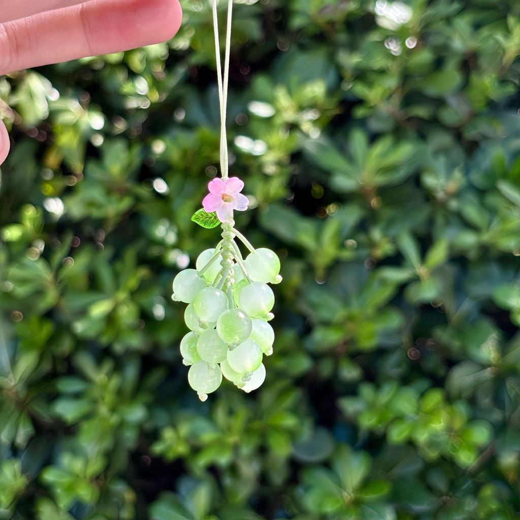 Grape Pendant Gradient Charm: Car Bag Ornament & Cultural Scenic Gift In Resin