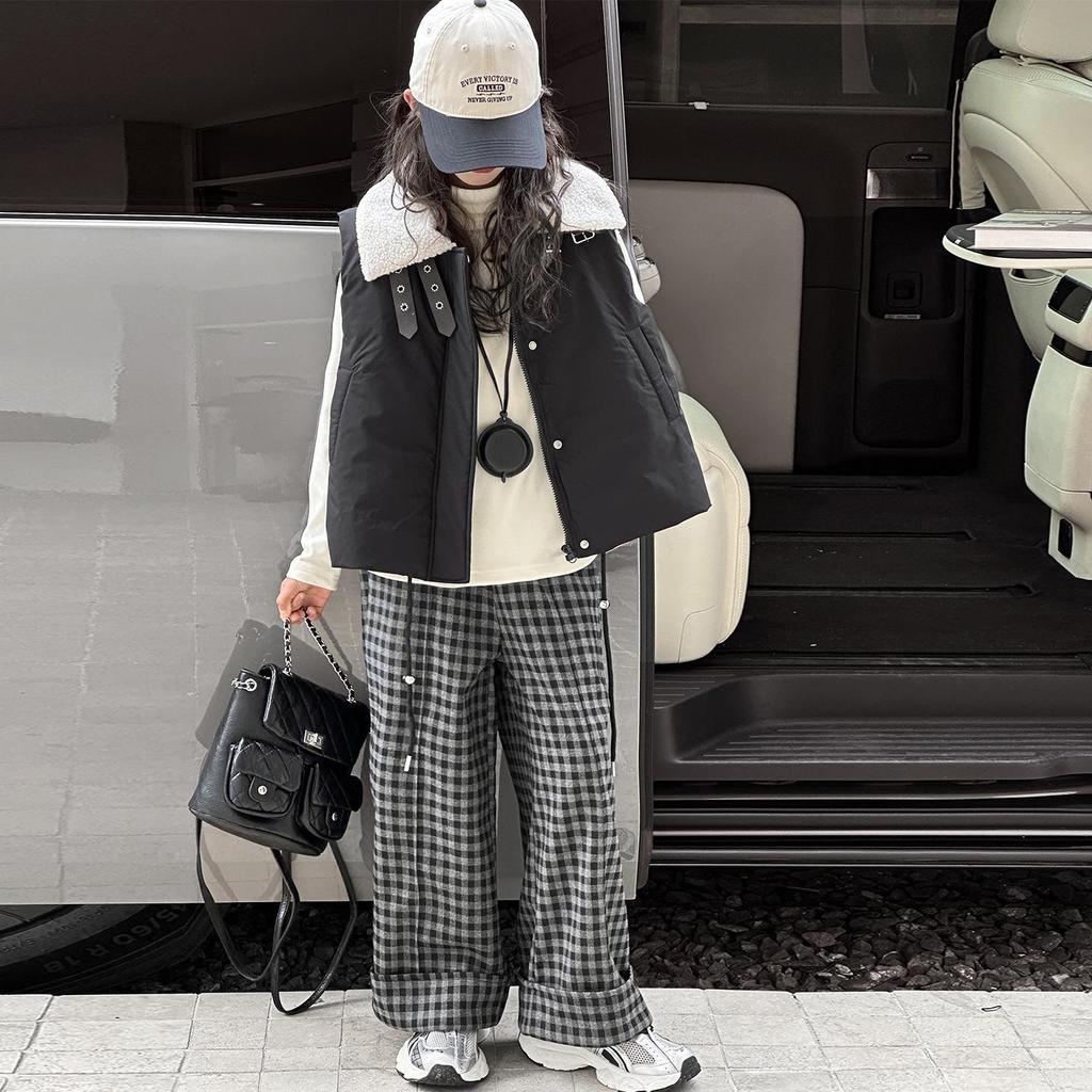 Комплект зимнего хлопкового жилета и клетчатых брюк на флисовой подкладке для девочек, 2025