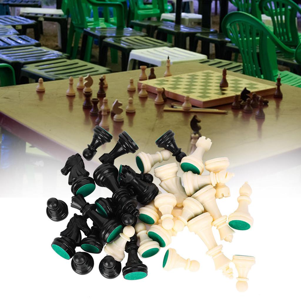 Черно-белые шахматные фигуры Пластиковый набор шахматных фигур Международная шахматная игра Полный набор шахматных фигур Черно-белые