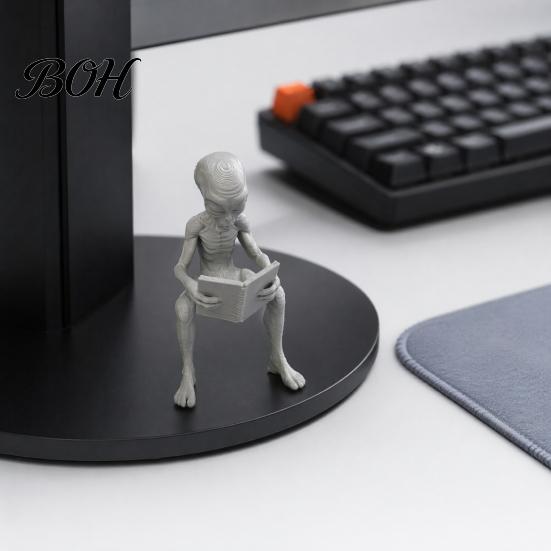 Fine 3D Printing Art Printed Reading Alien Ornament, Creative Sitting Office Monitor Decoration Sculpture, Resin Collectible Figures Desktop