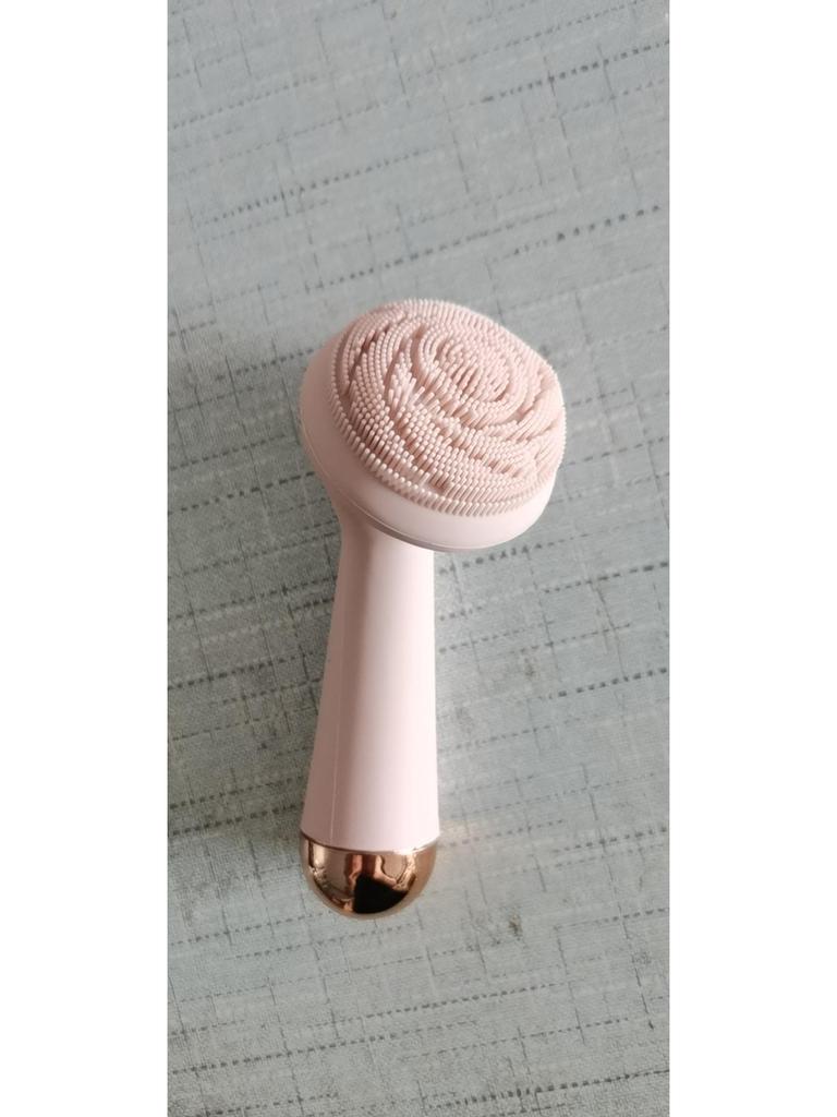 Перезаряжаемая вращающаяся щетка для очищения лица с силиконовым массажером