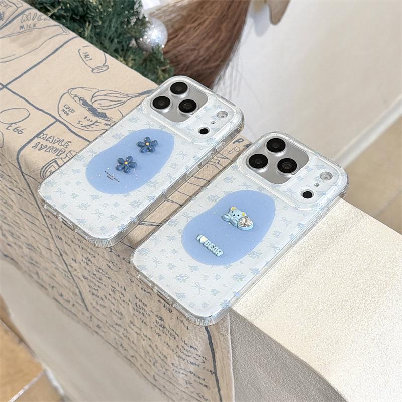Свежий синий цветочный 3D-чехол с цветами и мишкой для iPhone 17, 16 Pro Max, 15, 14.
