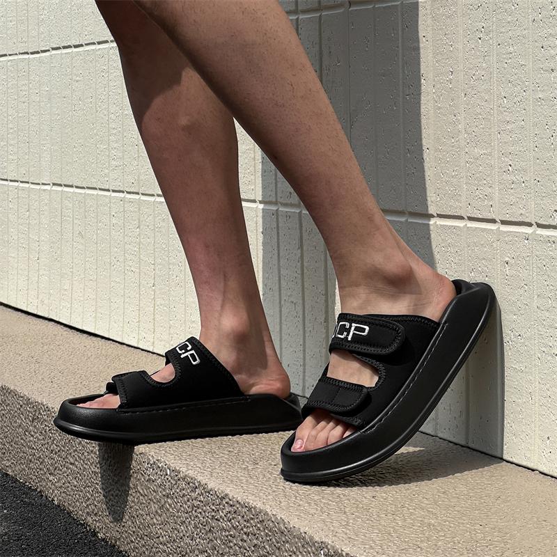 Модные универсальные сандалии для дома и улицы для мужчин 2025 Новые мужские шлепанцы из ПУ кожи Мужская обувь слипоны Нескользящая удобная домашняя обувь
