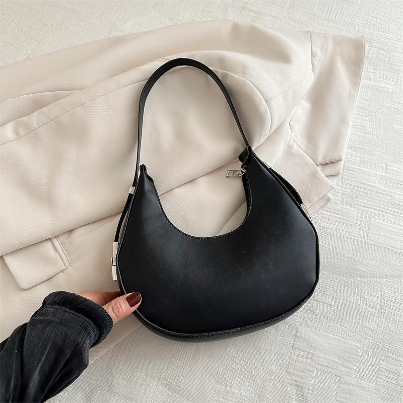Niche Design Small Bag Women's Bag New Fashionable Solid Color Autumn and Winter One-shoulder Armpit Bag High-value Crescent Bag