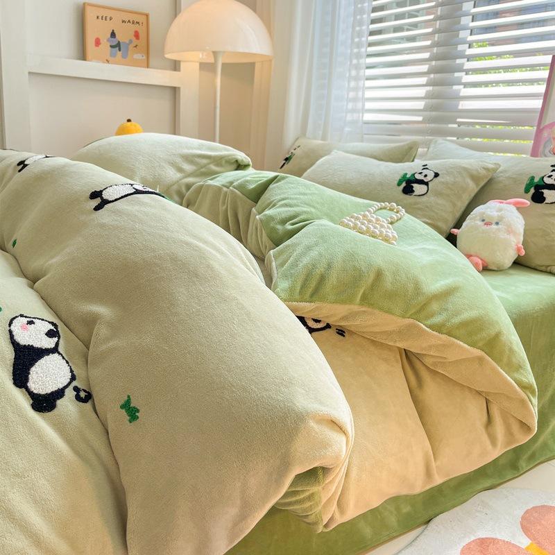 Зимнее полотенце с вышивкой, молочный бархат, комплект из четырех предметов, утолщенное теплое постельное белье с героями мультфильмов, коралловое фланелевое пододеяльник