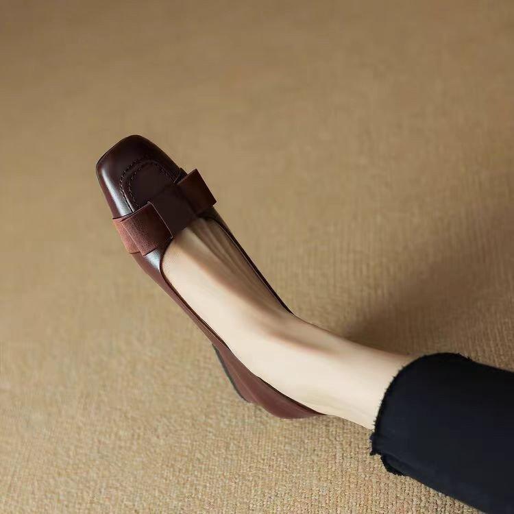 Французский небольшой ароматный стиль, подходящие по цвету маленькие кожаные туфли, женские, весна 2025, новые квадратные туфли с толстым каблуком-бантом в стиле ретро, средний каблук, одинарные туфли