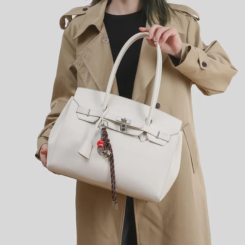 Сумка-тоут платинового цвета с большой вместимостью через плечо и через плечо, весна/лето 2025 г.