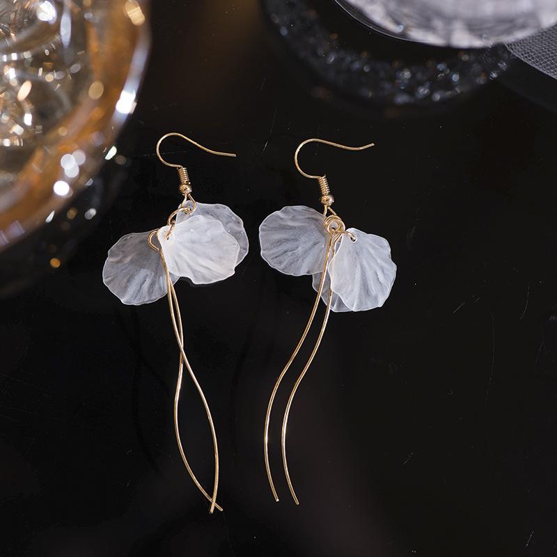 Fashion White Flower Earrings for Women Trendy Crystal Acrylic Pearl Long Tassel Drop Earrings Temperament Party Gift Jewelry
