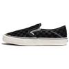 Slip-On VR3 Round Toe Comfortable Warm Low-Top Skate Shoes Unisex Sneakers Black VN0A4BX8T5O