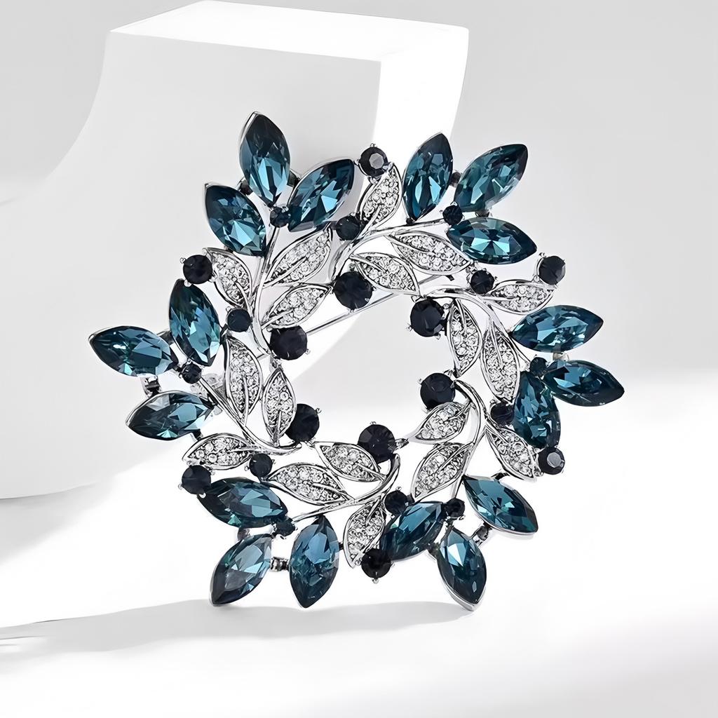 Retro Flower Cluster Brooch, High-end Women's Exquisite Blue Crystal Corsage, with A Niche Design Sense