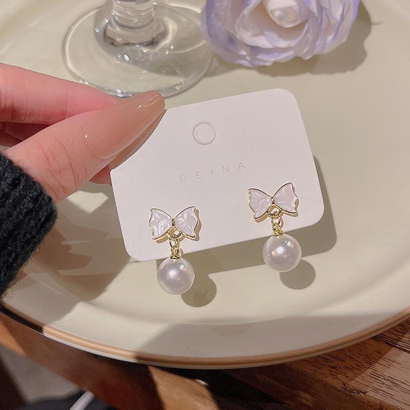 Серьги-бантики из серебра 925 пробы с жемчугом — модный, элегантный, универсальный дизайн