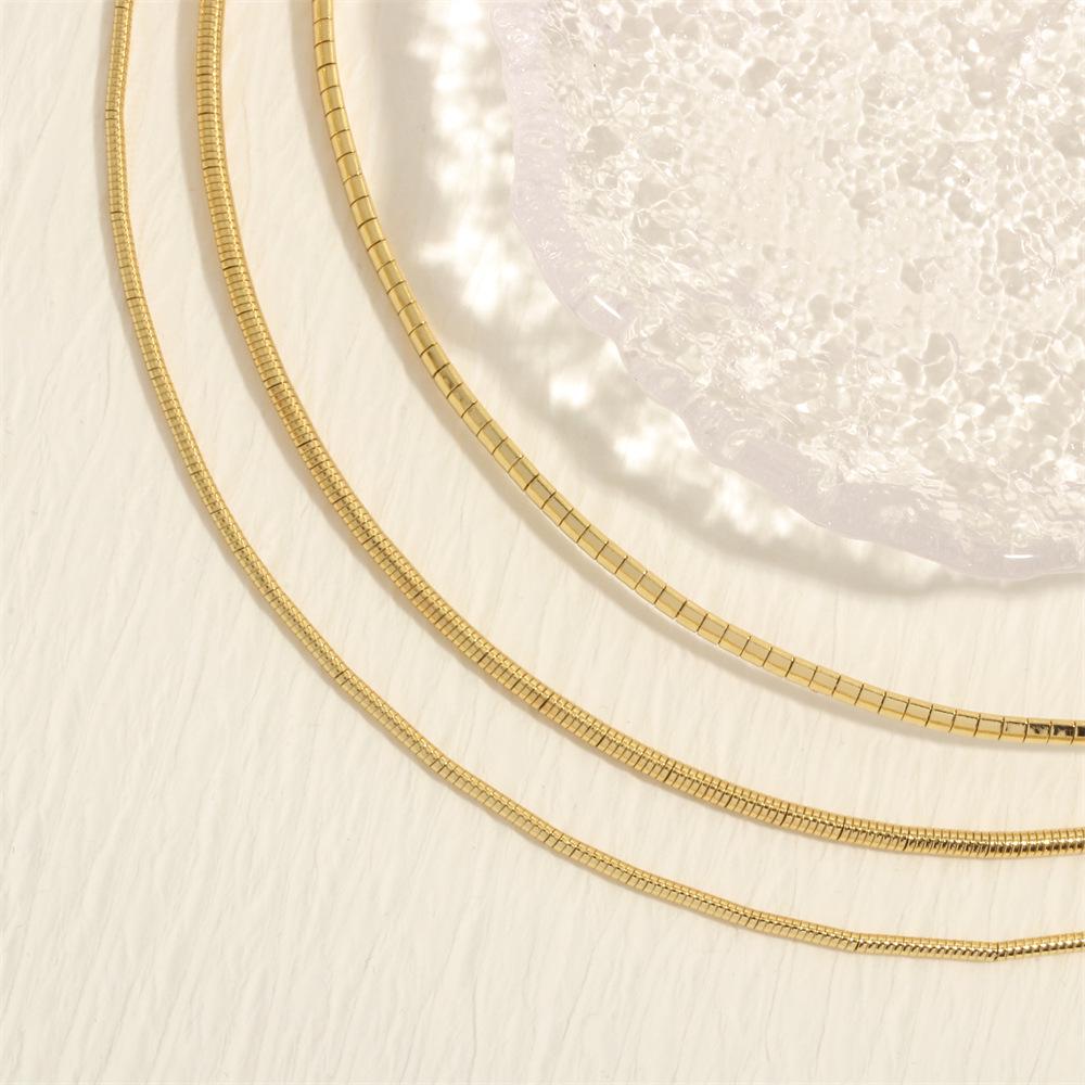 Позолоченная змеиная кость 18K - Женское металлическое плоское ожерелье-воротник в стиле хип-хоп