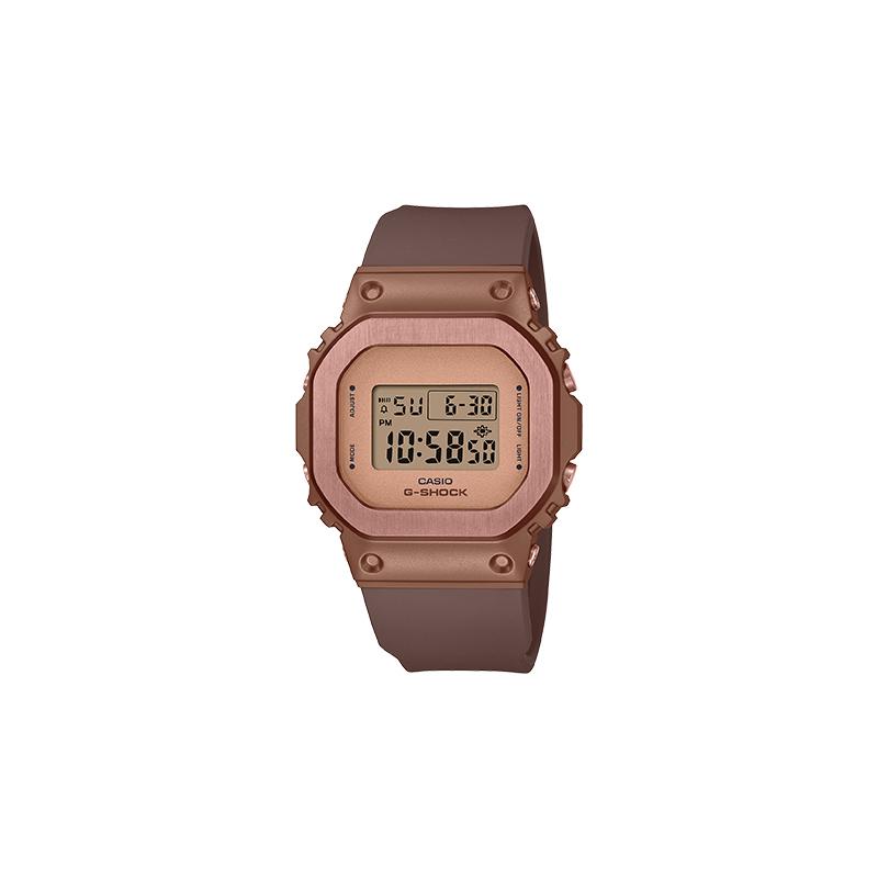 Casio Полностью металлическая серия - цифровой дисплей на квадратной пластине, металлический ретро-классический маленький квадрат, водонепроницаемый и ударопрочный механизм, кварцевый GM-S5600BR-5PR