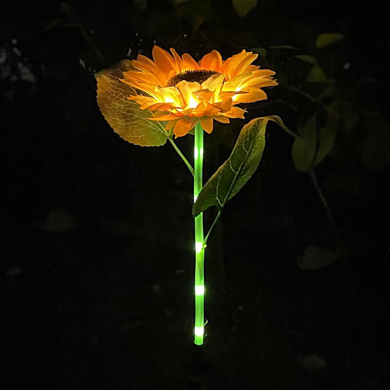 Nu Feng Triple-Head Solar Outdoor Garden Light