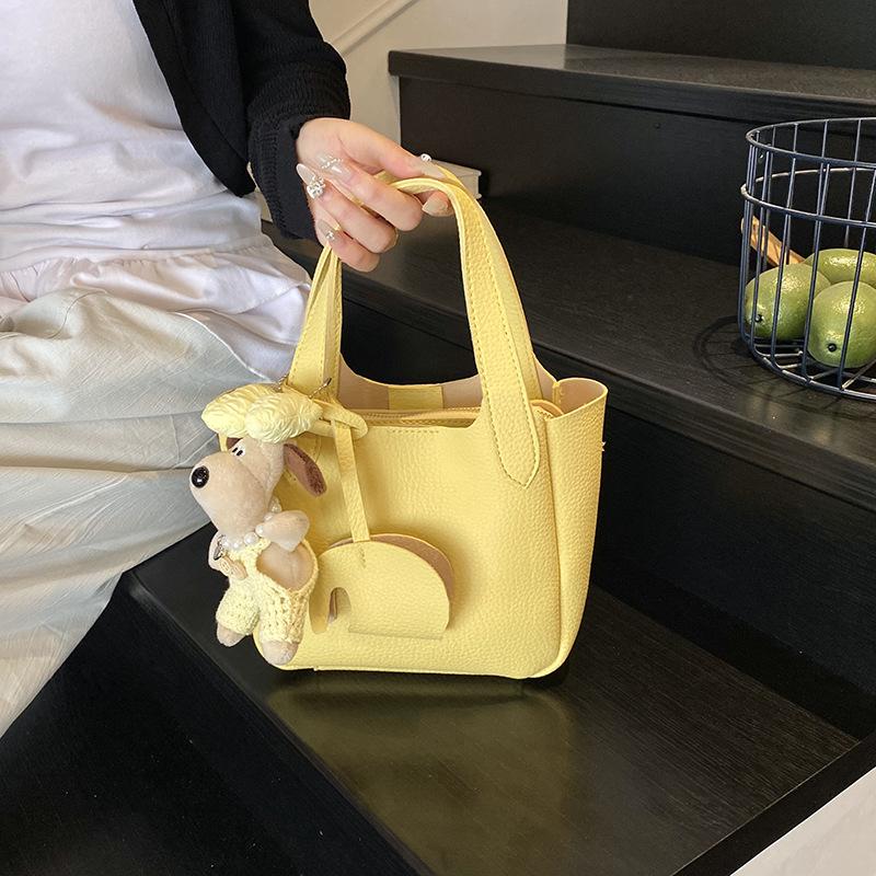 Популярная в этом году маленькая женская летняя универсальная сумка-мессенджер через плечо, новая модная 2025, корейская версия, сумка-ведро