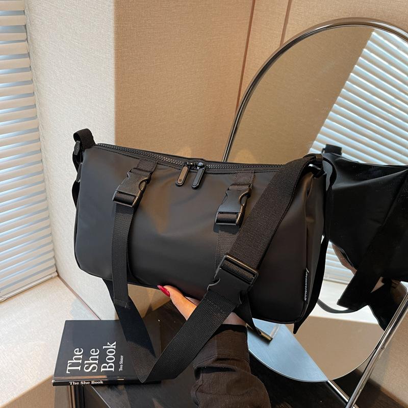 Large Capacity Sports and Leisure Fitness Bag New Female Student Shoulder Bag Versatile Messenger Travel Bag