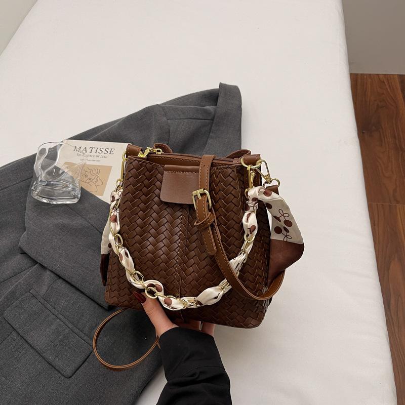 Повседневная, Модная и Простая Женская Сумка, Трендовая Одноплечевая Сумка, Нишевая Текстура с Блокировкой Цвета, Сумка-Ведро с Цепочкой для Ношения в Руке