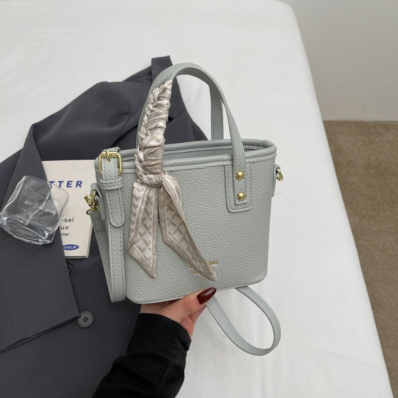 Premium bag women's 2025 new trendy and popular casual versatile shoulder bag super fire messenger bucket bag