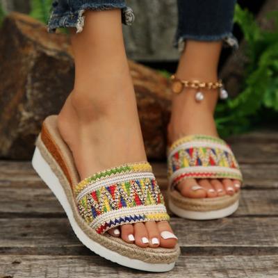 Женские шлепанцы на платформе 2024 года, новые летние малайзийские женские тапочки, туфли на танкетке, вышитые женские тапочки на танкетке
