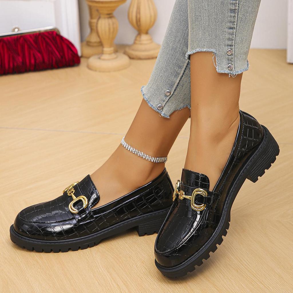 Женские лоферы в британском стиле на массивном каблуке из кожи с круглым носком и металлической пряжкой – Универсальные, на толстой подошве, больших размеров