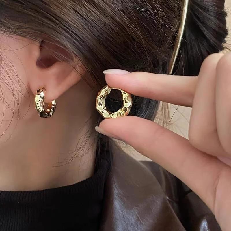 Серьги-гвоздики с фианитами, серебряная игла, изысканный женский темперамент, серьги для весны и лета.