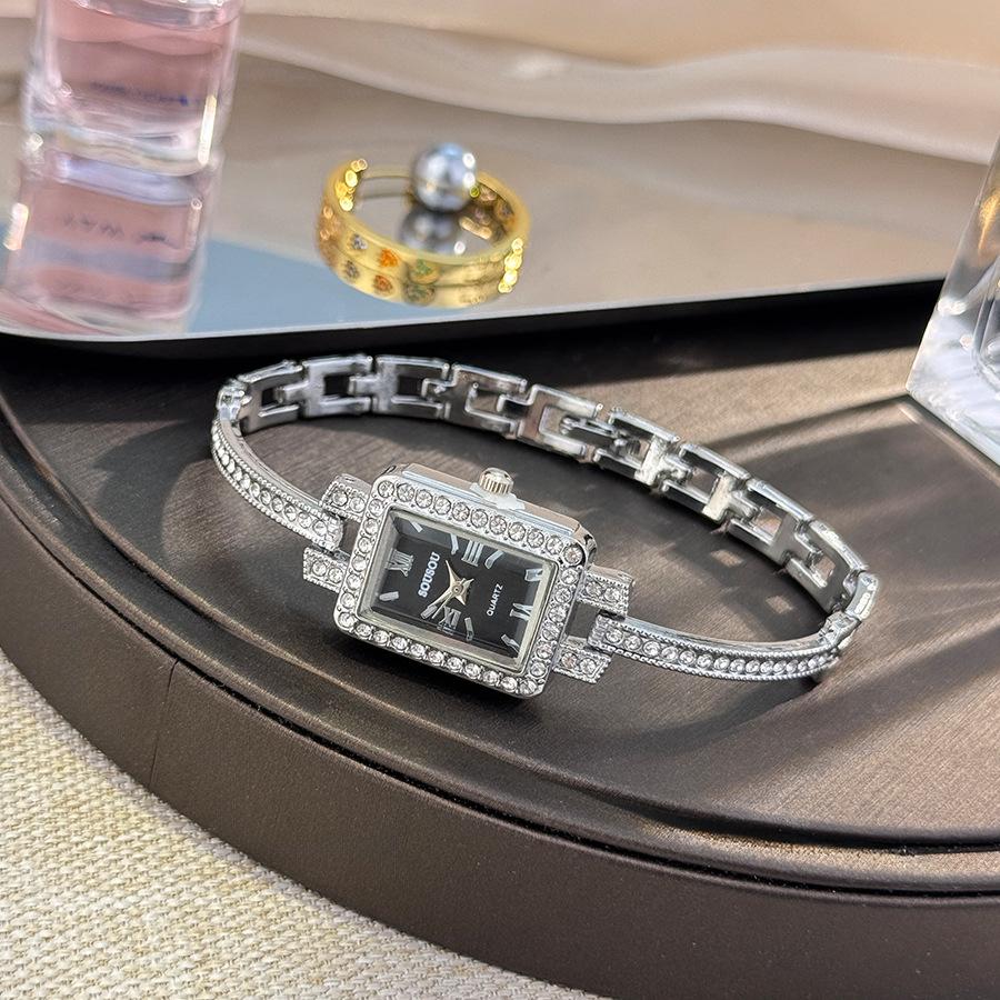 Alloy Bracelet Watch Square Medieval Exquisite Quartz Watch Women's Light Luxury Watch