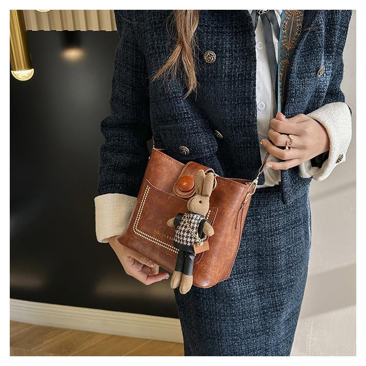 2024 Women's Vintage Korean Wide Strap Bucket Messenger Bag