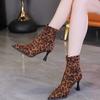 Обувь для женщин 2024 Высококачественные женские сапоги с молнией сзади Модные современные сапоги с леопардовым принтом Женские сексуальные ботильоны с острым носком