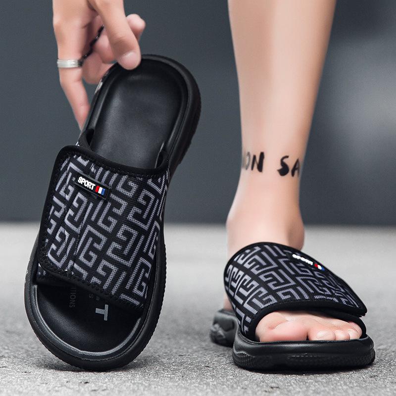Мужские тапочки носят на улице летом 2024 года, новые высококачественные противоскользящие и износостойкие шлепанцы на мягкой подошве, спортивные пляжные сандалии