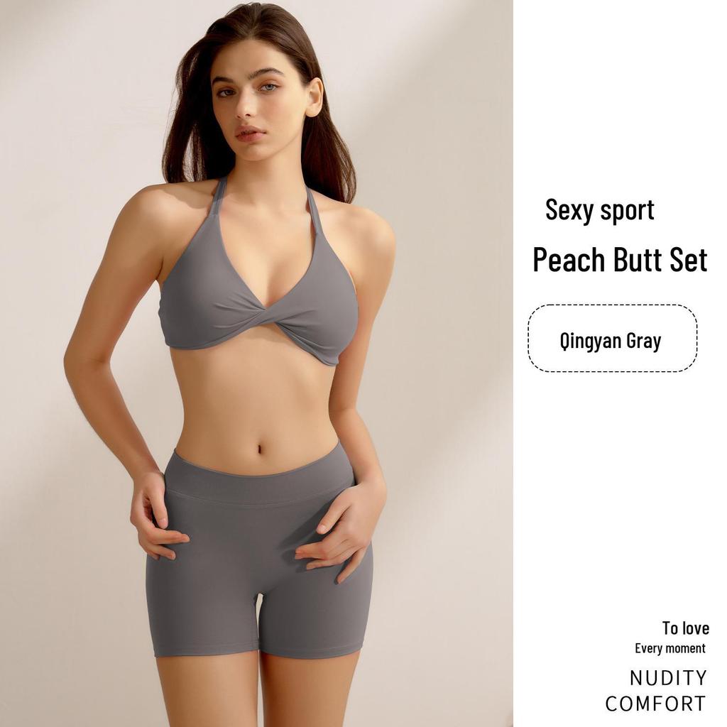 Женский персиковый комплект для йоги с эффектом подтяжки бедер: Спортивный комплект из двух частей: брюки три четверти с перекрестными лямками на спине.