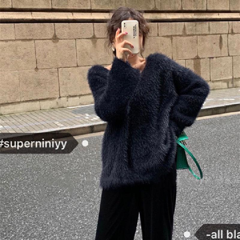 Женский осенний пуловер с V-образным вырезом и открытыми плечами – Нежный, свободный, белый вязаный топ с длинными рукавами