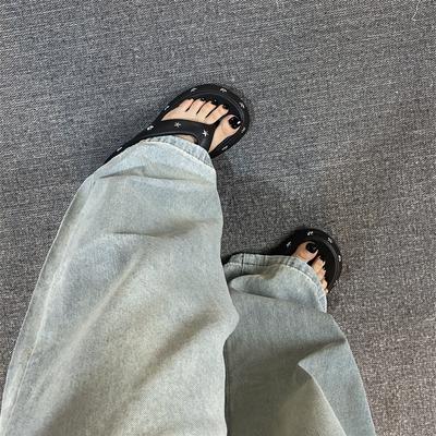 Супермягкие толстоподошвенные крутые тапочки со звездами для женщин для ношения на улице летние новые модели для ношения универсальные пляжные приморские нескользящие шлепанцы