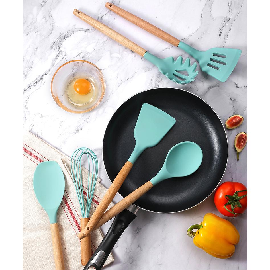 Зеленый силиконовый набор кухонных принадлежностей, антипригарная посуда, лопатка, венчики для яиц, деревянная ручка, набор кухонных инструментов