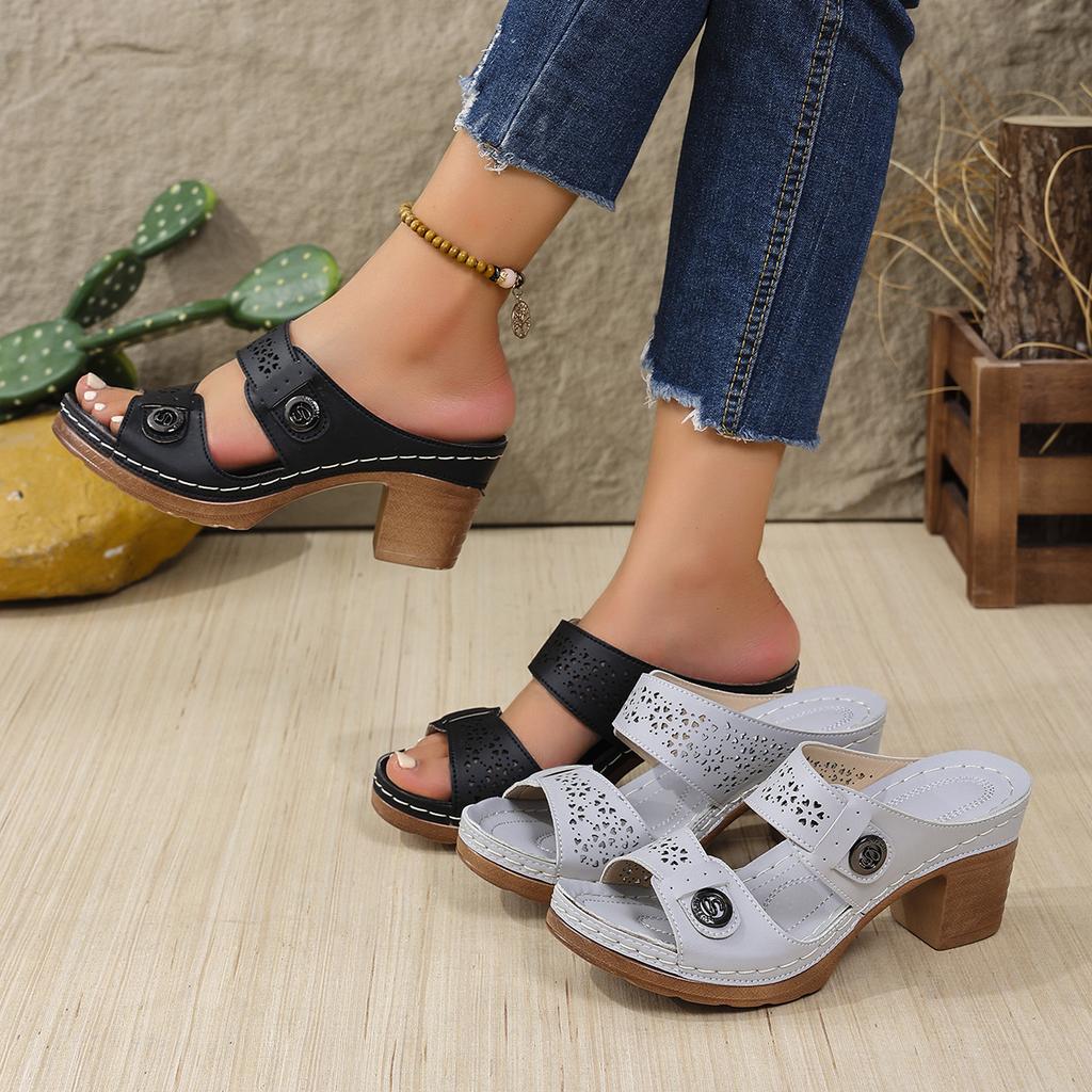 Независимая станция Новые 2025 Крутые тапочки Автомобильная линия Большой размер Наклонный каблук Полые тапочки Женщины Юго-Восточная Азия