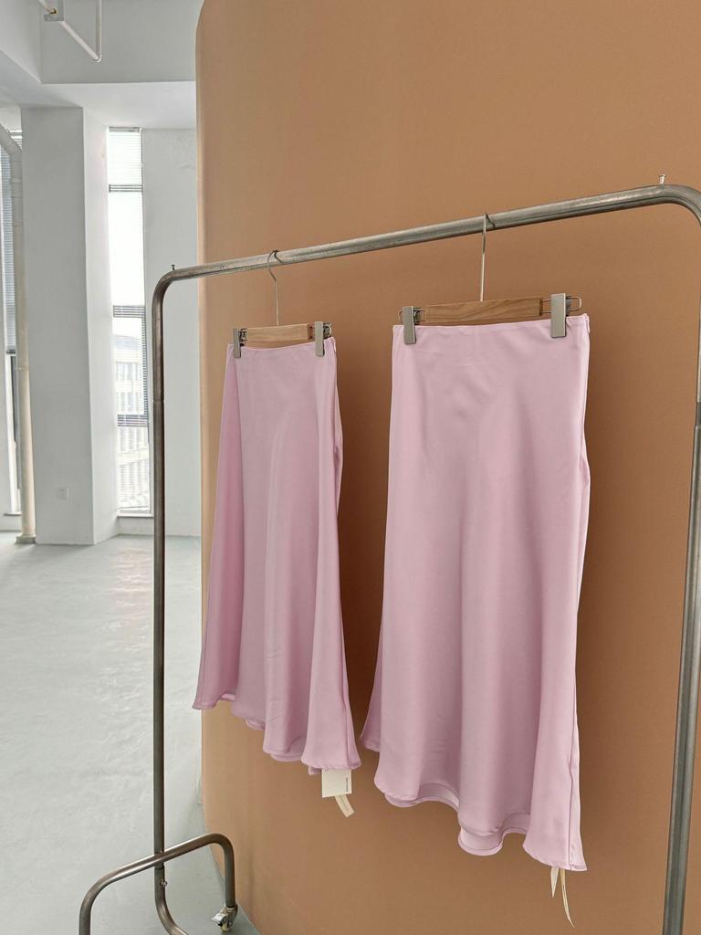 Летняя юбка-трапеция с высокой талией из атласа 2024 года для женщин