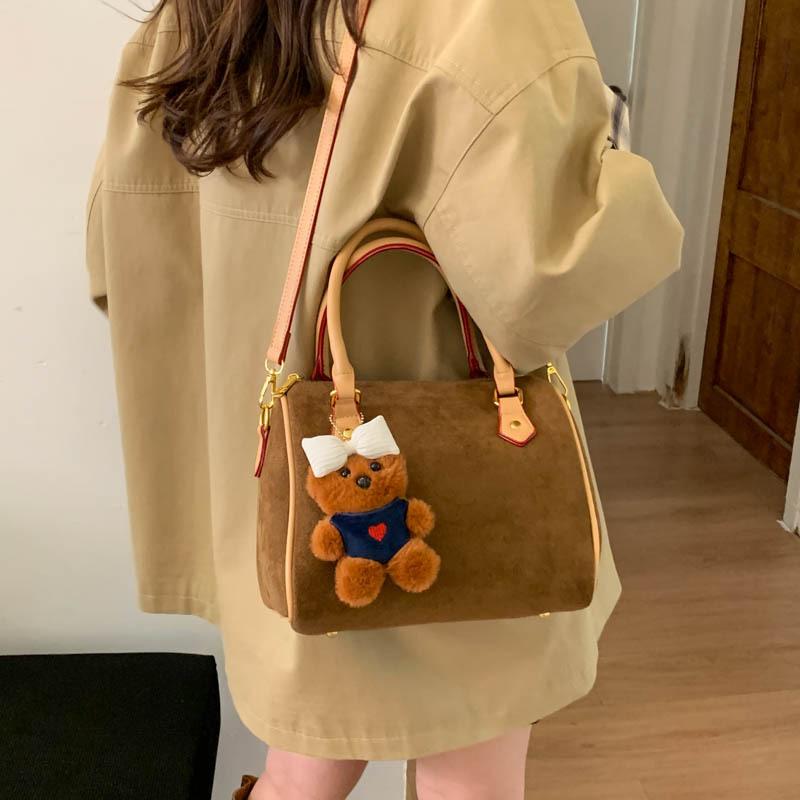 Высококлассная нишевая сумка женская повседневная сумка-бостон 2025 новая модная осенне-зимняя универсальная одноплечевая сумка-кроссбоди сумка-подушка